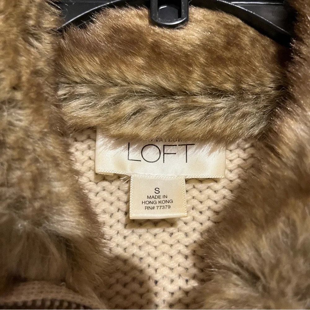 Ann Taylor Loft Womens Zip Cardigan Sweater Lambswool Faux Fur Collar Beige S - Picture 4 of 9